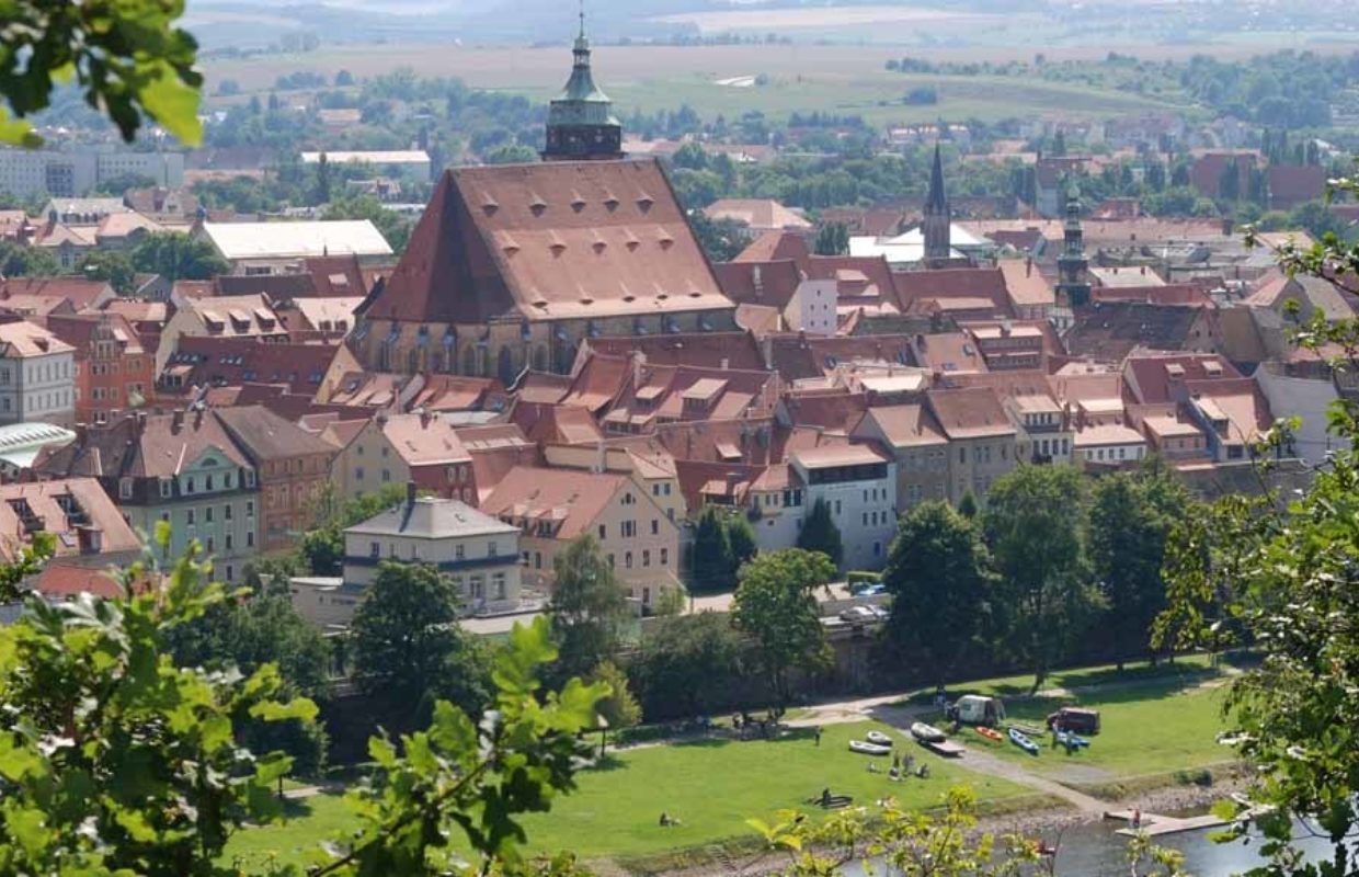 Пирно. Город Пирна в Германии. Город Пирна в саксонской Швейцарии. Пирна Германия зонненштайн. Саксония город Пирна, Германия. Архитектура.